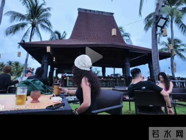 熊磊要从马来西亚回国了，晒出与双子塔同框美照，火力全开怼网友