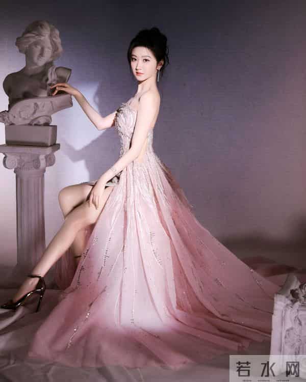 景甜的身材线条堪称上帝精心雕琢的杰作