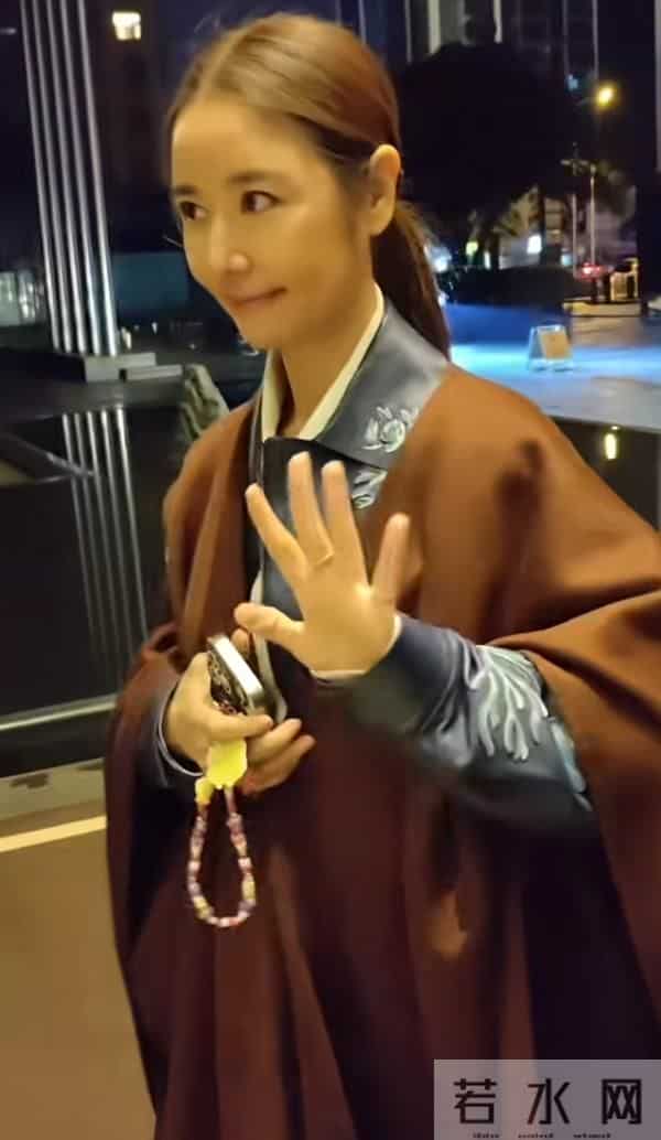 49岁林心如断崖式衰老，当年的紫薇格格也老了，脸变长 抬头纹好多