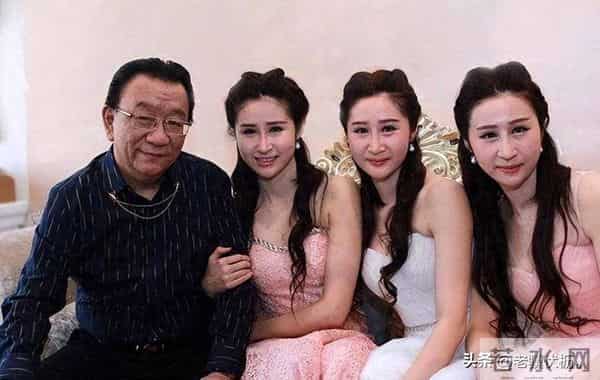 侯耀华女徒弟疑似物色新的“猎物”