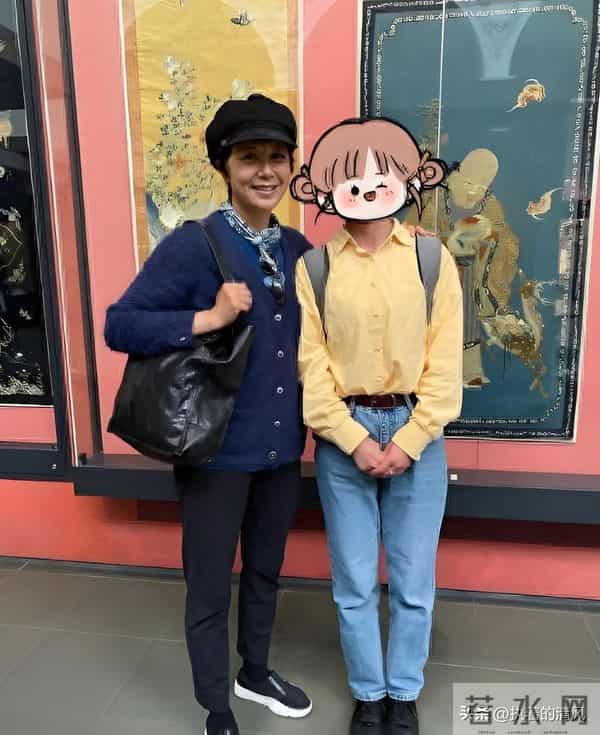 59 岁蒋雯丽在街头被偶遇，又瘦又老，一代女神也老了