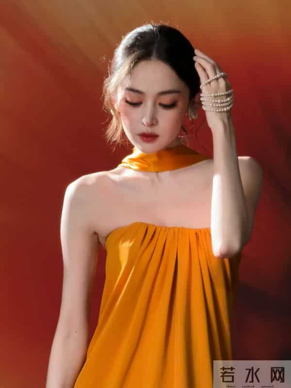 娜扎黄色抹胸长裙