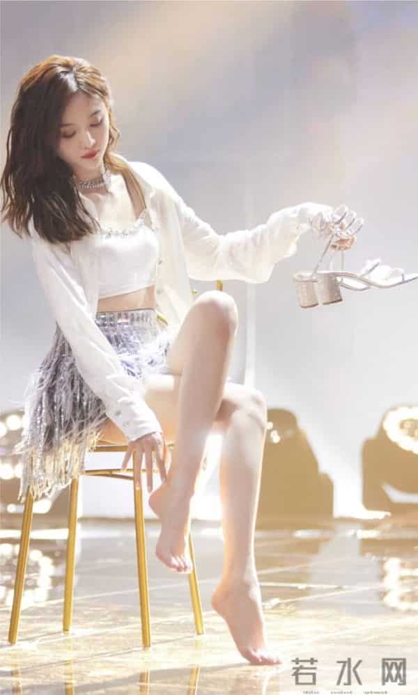 吴宣仪，好身材性感女神