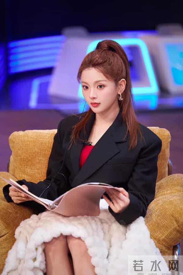 杨超越令人心动的offer造型[期待]超越妹妹可盐可甜