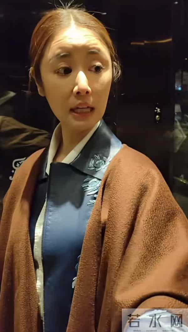 49岁林心如断崖式衰老，当年的紫薇格格也老了，脸变长 抬头纹好多