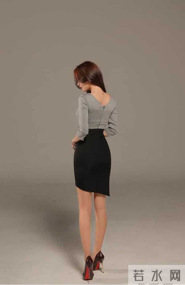 孙允珠『银河缎面轻滑低领纽花职业裙』