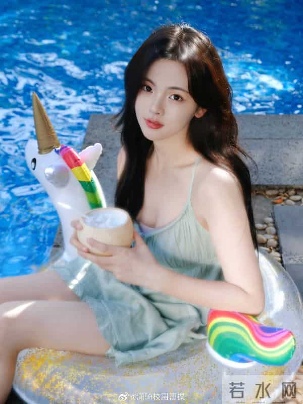 杨超越的造型很有小心思 这太撩人了谁受得了