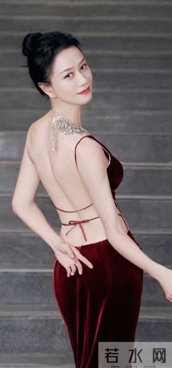 倪虹洁泳装照惊艳，身材超赞！