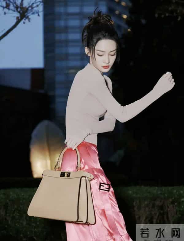 李沁 这腰是真细