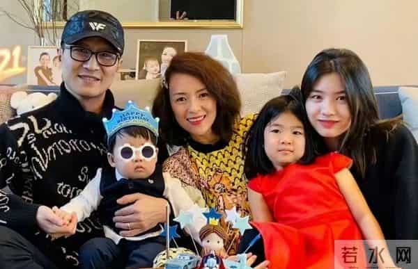 喜讯传来！54岁汪峰喜当“老丈人”，女儿小苹果如今过得很甜蜜