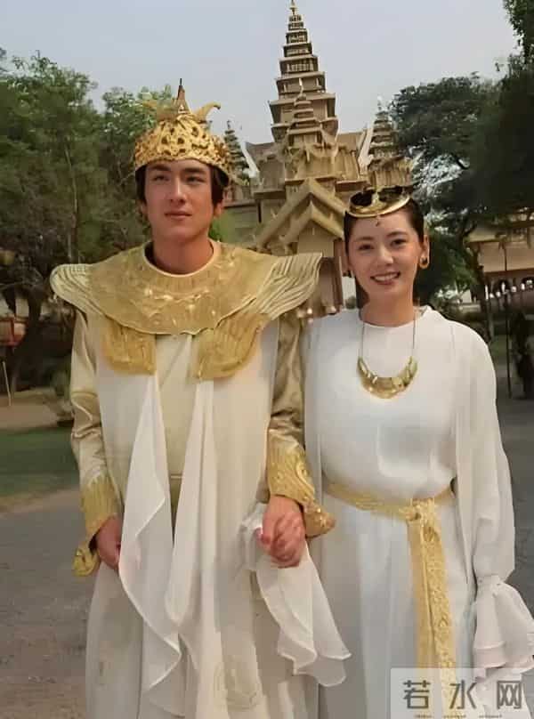 秋瓷炫、于晓光夫妇合体亮相北京，秋瓷炫发型太潦草，颜值下滑