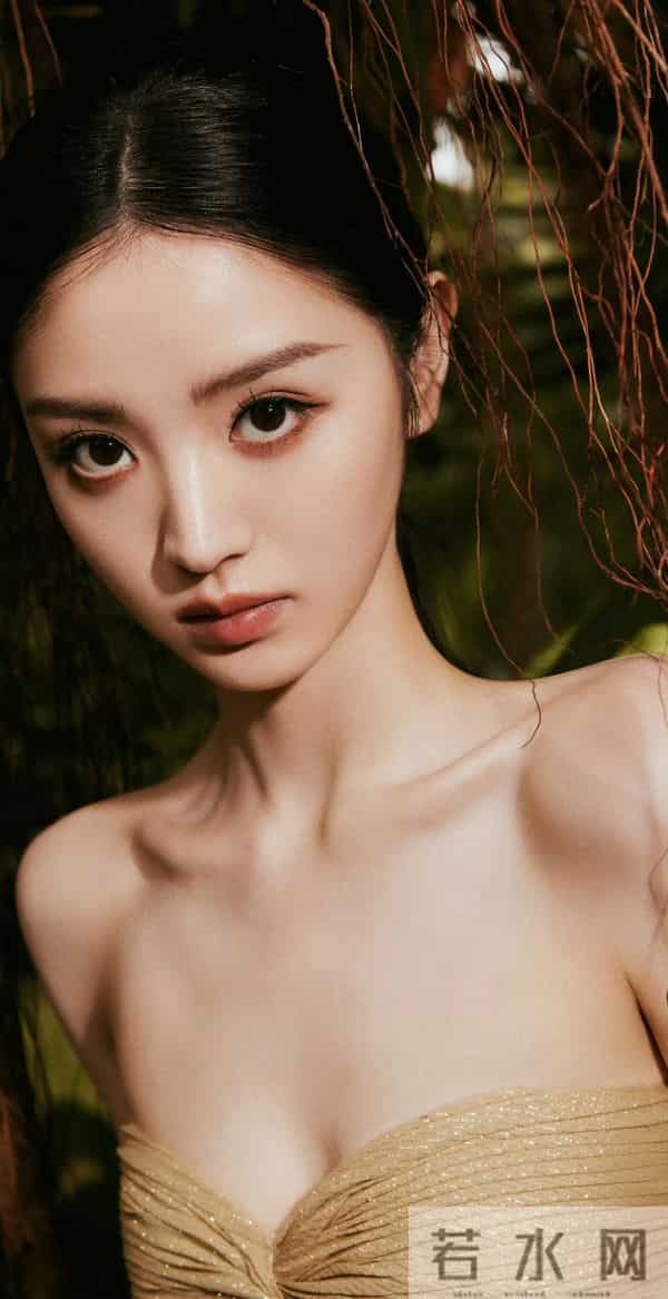 田曦薇金色礼服尽显好身材