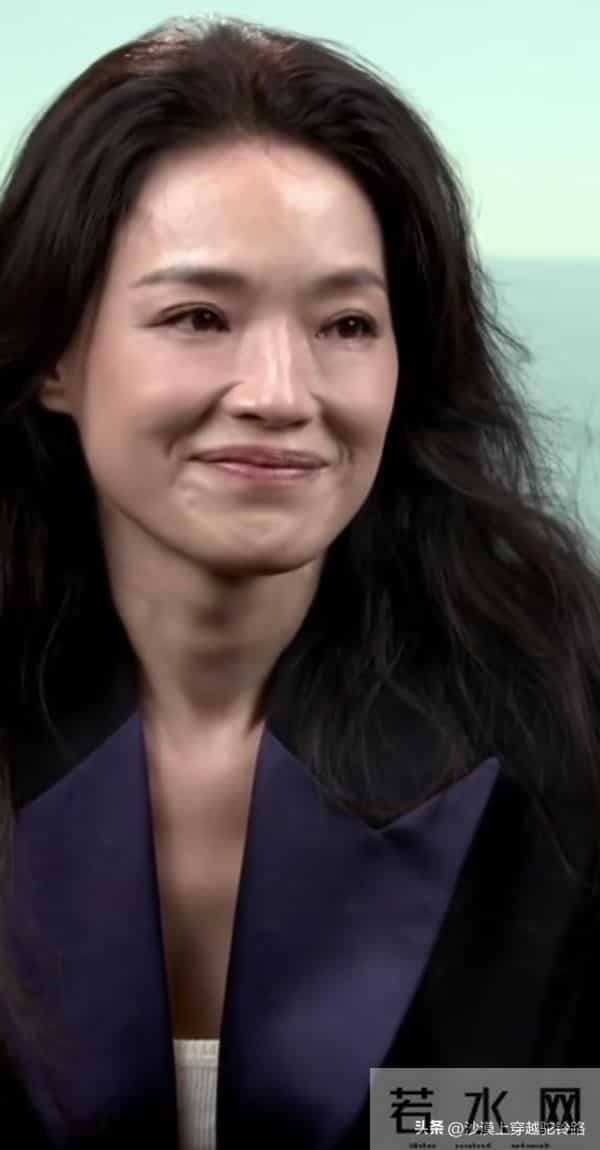 49岁舒淇最真实的脸，没有浓妆艳抹 不搞虚假人设 头发白了依旧优雅