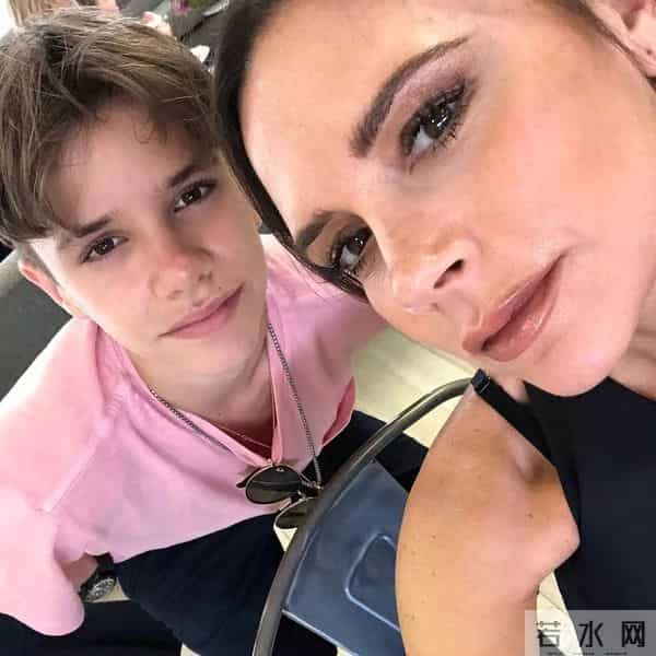 贝克汉姆3个儿子都没遗传高颜值，只有女儿像他，脸蛋漂亮皮肤白