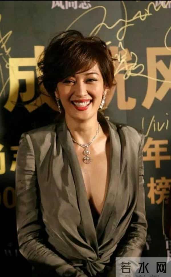 被老外骗财又骗色，反手就嫁北京亿万富豪，如今无儿无女也很受宠