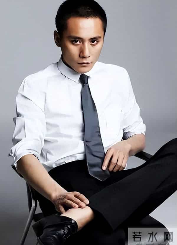 刘烨妻子安娜带娃看演出！14岁诺一跟妈妈撒娇超暖，妹妹都笑大哥