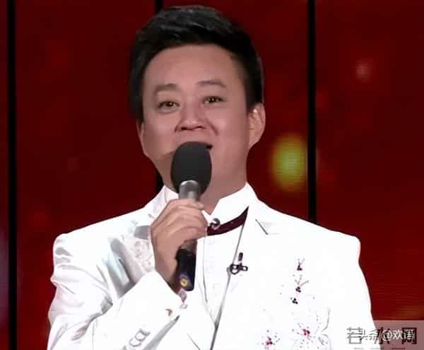 “性骚扰”事件6年后，如今朱军“活”成了普通人，妻子默默支持