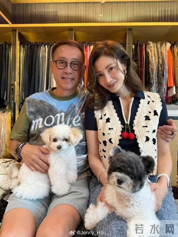 靠妹妹李嘉欣介绍，嫁给十亿富豪的李嘉明，一家人都不是省油的灯