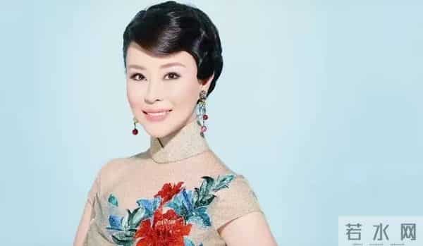 这位“9次登上春晚”，却被谣传嫁给大31岁高层