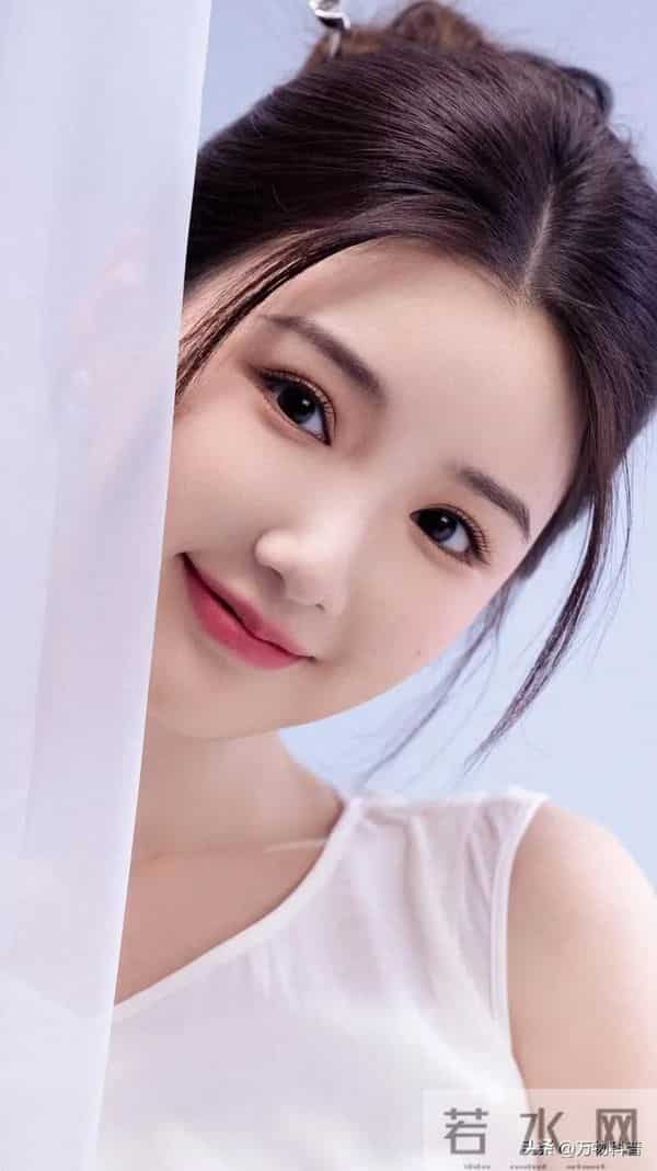 分手8年后，再次官宣喜讯的毛晓彤，已经成陈翔高攀不起的存在