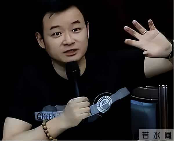 曾是央视名嘴，31岁赴美国，如今50岁现状如何了