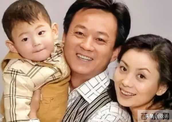 “性骚扰”事件6年后，如今朱军“活”成了普通人，妻子默默支持