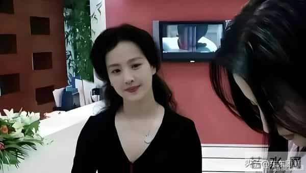 刘亦菲母亲刘晓莉：今66岁仍单身，身材傲人，长得比女儿还漂亮