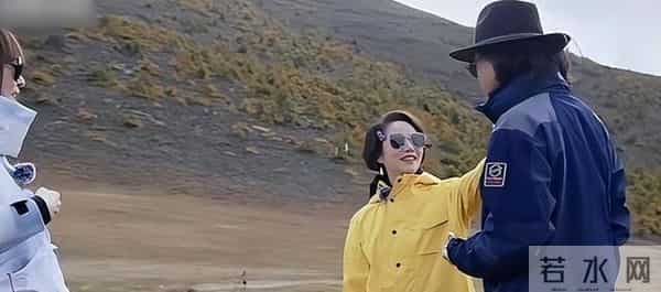 前央视主播徐俐现状：和二婚老公住北京农村，不给儿子带娃好潇洒