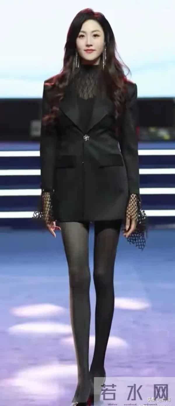 超模导师—徐敏，这颜值身材确实超出想象人间尤物，长相太神奇了