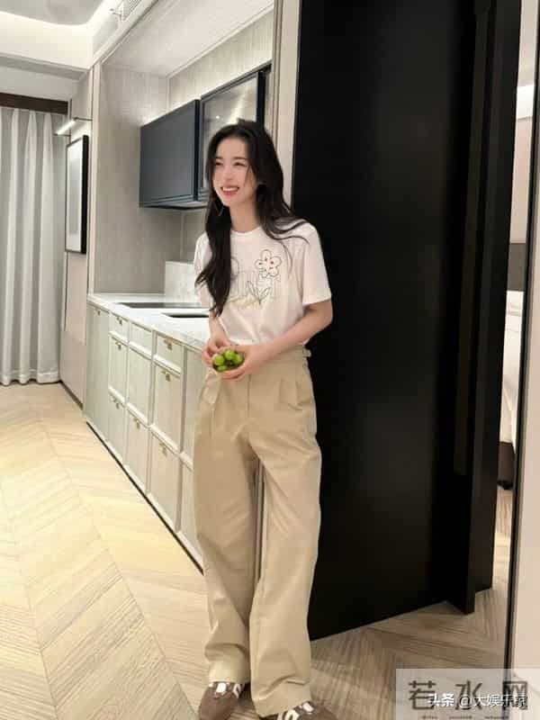 夸张行为曝光！周姓艺人被曝剧组耍大牌！评论区都点名她