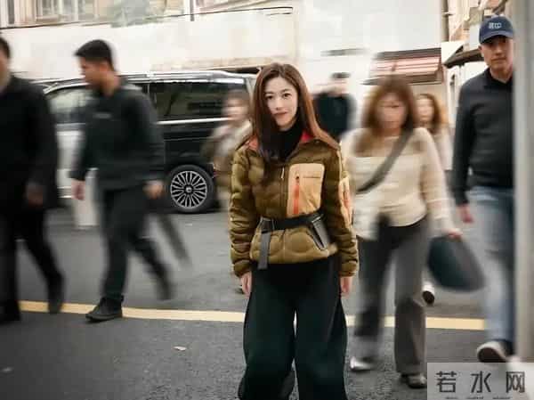 朱珠一件羽绒服火了，普通人穿却像米其林，差的不是钱是气质