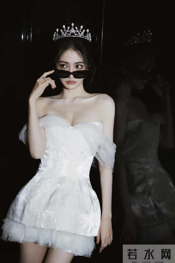 徐璐私服抹胸连衣裙 太美了