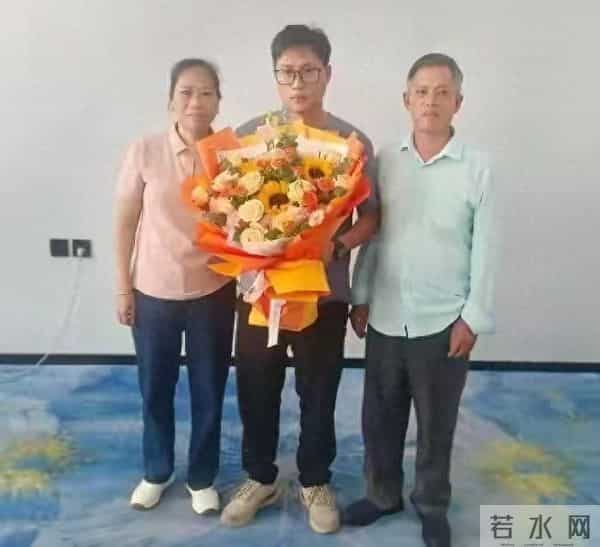 梁志辉已注册账号，发布寻亲合影粉丝猛涨，杜小华的话得到了验证