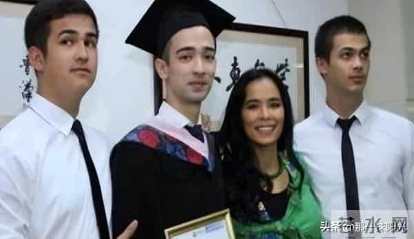 62岁韦唯现状：脊柱断裂已恢复，前夫已死，两个混血儿子回国相伴