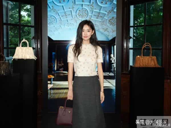 夸张行为曝光！周姓艺人被曝剧组耍大牌！评论区都点名她