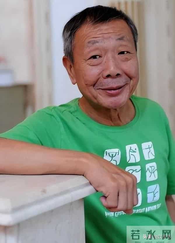 原来他已去世11年，早年恋情精彩52岁才结婚，遗孀比他小23岁