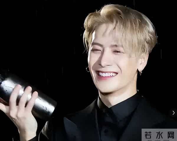 王嘉尔的抑郁,比想象中严重,给所有歌手提了个醒!