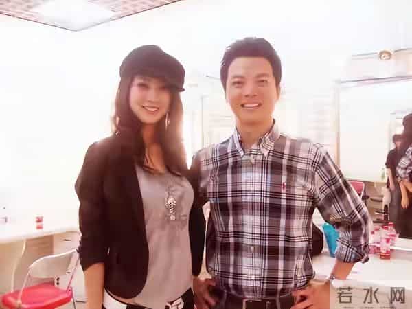 他娶了身价过亿女富豪，45岁再当爹，但去世的父亲成了他的心病