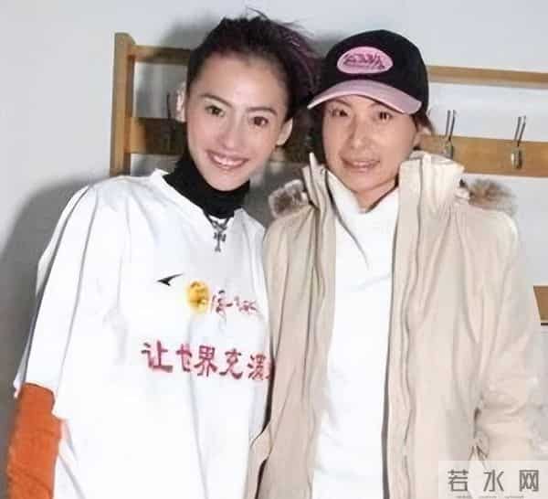 谢霆锋没想到，香港大火2天后，张柏芝因一特殊举动实现口碑暴涨