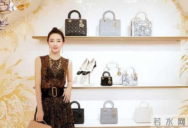 涉诈14亿，看到金条茅台法拉利被拍，才知道王丽坤夫妇活得多奢靡