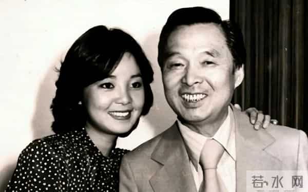 成龙时隔多年回忆邓丽君：她是一个很好的女孩，更显得我一无是处