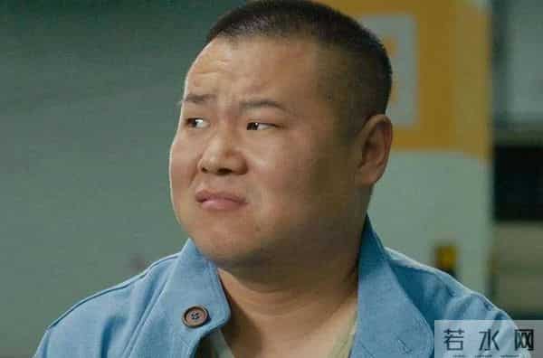 钱再多有什么用？官媒出手揭岳云鹏夫妇真实现状，走上于谦的老路