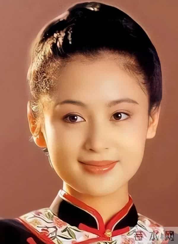 断崖式衰老！不露面不知道，一露面吓一跳，这些女明星突然就老了