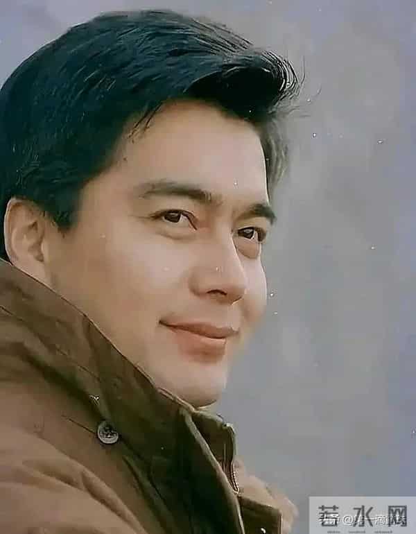 许亚军父子时尚大片，儿子帅气但不及父母！历经4段婚姻终获幸福