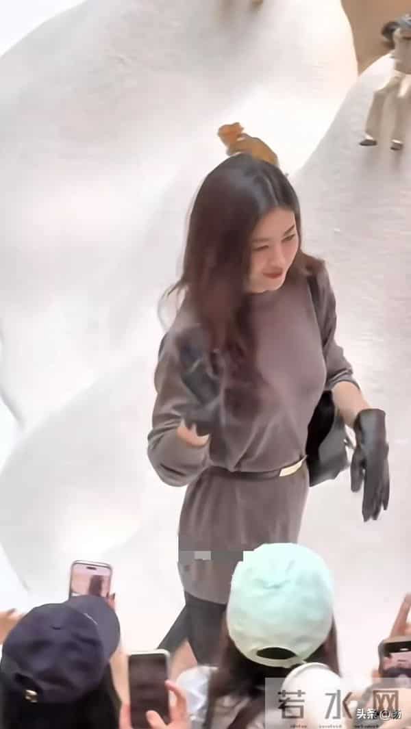 澳门偶遇朱珠，好明艳动人的一张脸！集风情万种，优雅知性于一身