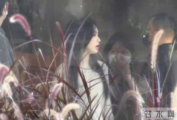 葬礼五天后唐嫣复工，法令纹凹陷状态憔悴，脸肿成发面馒头不敢认