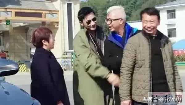 罗晋父亲离世关于遗产分配，罗晋作为家中独子，哪来的三个姐姐？