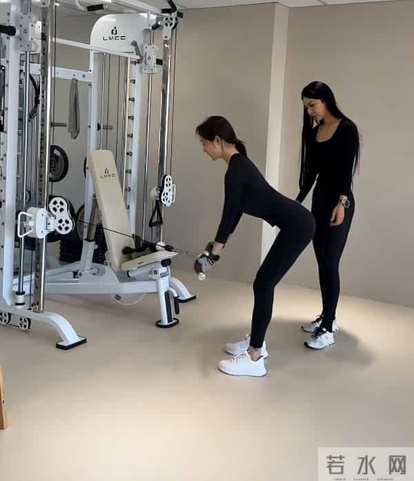 李纯婚后放纵开始还债了，健身累到大腿颤抖，带上北京爷们一起练