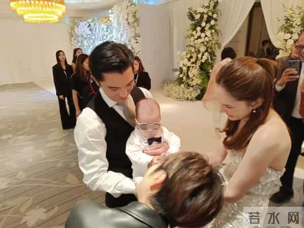 正面照曝！邱泽、许玮宁爱儿Ian「神复制老爸美人尖」　继承妈混血神颜萌翻