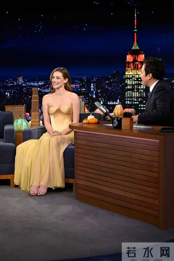 莉莉·莱因哈特亮相肥伦节目